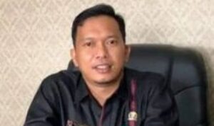 Ketua DPRD Seluma Ingatkan Kontraktor Rutin Siram Jalan