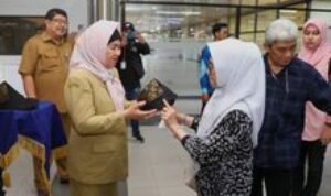 Hadiri APEKSI di Batam, Wali Kota Pematang Siantar Dikenakan Perangkat Pakaian Adat Melayu