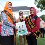 Percepatan Digitalisasi, Nawal Lubis Serahkan 30 Unit Tablet untuk Kabupaten Batubara