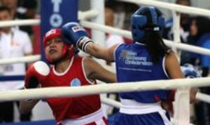 Atlet Kickboxing Jatim Viona Amalia Menang TKO atas Yoanita Rostika dari NTT