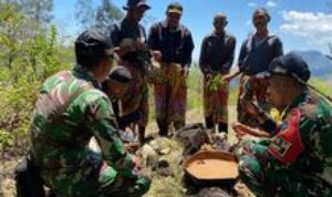 Satgas Pamtas Yonarhanud 15/Dahana Bhaladika Yudha Pos Naekake Wujudkan Program Manunggal Air di Perbatasan RI-RDTL