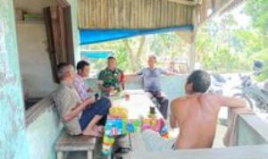 Babinsa Koramil 0201-14/PB Jalin Komsos dengan Warga di Desa Namo Simpur