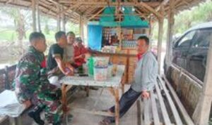 Babinsa dan Bhabinkamtibmas Bersinergi dalam Komsos Bersama Kepala Desa dan Warga Binaan