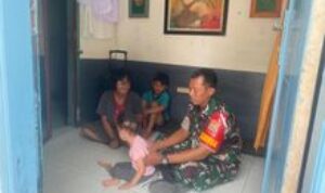 Babinsa Serma Imansyah Silaturahmi dengan Orang Tua Korban Gizi Buruk di Kelurahan Glugur Kota