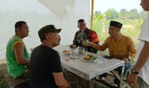 Babinsa Koptu Ali Akbar Ajak Warga Rengas Pulau Tingkatkan Budaya Bersih untuk Kesehatan