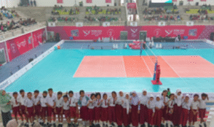 Ditemani para Guru, Puluhan Pelajar SD Antuasias Saksikan Pertandingan Voli di PON XXI