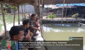 Babinsa Serda Z Damanik Komsos Berama Warga Hobi Mancing