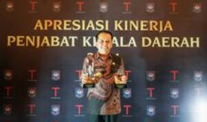 j Gubernur Agus Fatoni Terima Dua Penghargaan Kinerja Terbaik dari Kemendagri dan Tempo