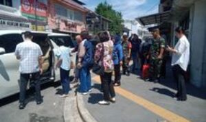 Danramil 0201-01/MP Pantau Kedatangan Istri Kasum TNI di Medan