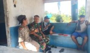 Babinsa Koramil 0201/PB Jalin Keakraban Lewat Komsos di Desa Bekukul