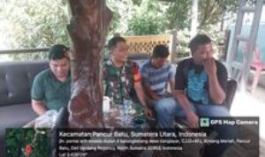 Babinsa Koramil 0201-14/PB Jalin Komsos dengan Pemuda di Desa Tiang Layar