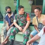 Babinsa Jalin Komsos dengan Warga untuk Pererat Silaturahmi