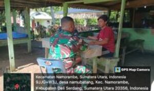 Babinsa Koramil 0201-14/PB Laksanakan Komsos di Warung Kopi Namu Batang