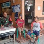 Babinsa Koramil 0201-01/MP Laksanakan Komsos di Lingkungan 4, Jalan Danau Singkarak