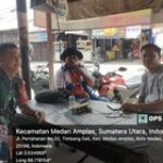 Babinsa Koramil 0201-08/MA Serda Mariunus Zalukhu Komsos Bersama Warga Di Warung Kopi