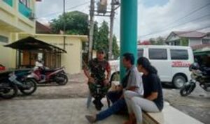 Jalin Keakraban dengan Warga, Babinsa Laksanakan Komsos di Medan Petisah