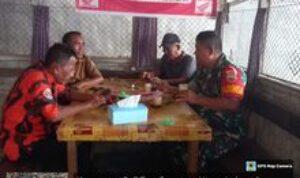 Babinsa Koramil 15-DT Sertu Muliadi Laksanakan Komsos dengan Tokoh Masyarakat Desa Marendal I