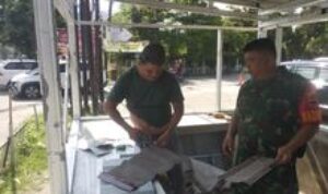 Babinsa Tingkatkan Kekompakan dengan Warga Lewat Komsos di Kelurahan Cinta Damai