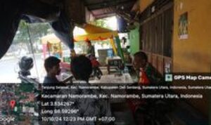 Babinsa Desa Tanjung Selamat Jalin Keakraban dengan Warga Melalui Komsos