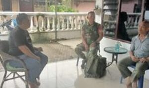 Babinsa Tanjung Mulia Jalin Keakraban Lewat Komsos dengan Tokoh Masyarakat