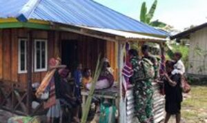 Satgas Yonif 641 Beruang Gelar Komsos dan Pelayanan Kesehatan di Distrik Apalapsili