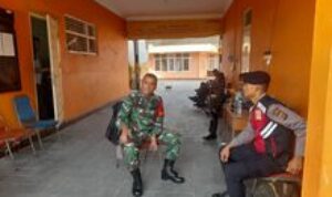 Babinsa Koramil 0201-01/MP Laksanakan Komsos Jelang Pilkada di Kantor Bawaslu