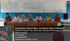 PASTIKAN BERJALAN TERTIB DAN LANCAR, BABINSA KORAMIL 0201-14/PB DAMPINGI PENYALURAN BLT DD DI BALAI DESA TUNTUNGAN I