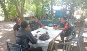 Babinsa Serda Masril Jalin Kedekatan dengan Warga Melalui Komsos di Medan Selayang