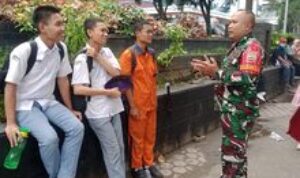 Babinsa Berikan Wejangan kepada Siswa-Siswi Antisipasi Tawuran Antar Pelajar