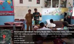 Babinsa Desa Lantasan Baru Komsos dan Monitoring Ujian Semester