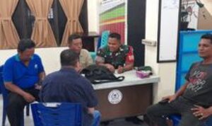 Babinsa Koramil 03/MD Jalin Komsos dengan Lurah dan Perangkat Kelurahan Bandar Selamat
