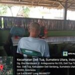 Babinsa Kodim 0201-15/DT Jalin Kedekatan dengan Warga Melalui Komsos di Warung Kopi