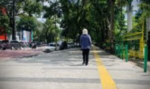 Pasca Rehabilitasi Trotoar, Pejalan Kaki Kini Merasa Lebih Aman & Nyaman