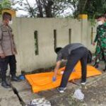 Babinsa Koramil 0201-16/TM Bersama Babinkamtimas Monitor Penemuan Mayat Tanpa Identitas di Simpang Kayu Besar