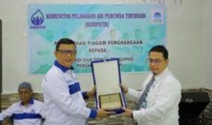 Direksi Perumda Tirtanadi Terima Penghargaan dari Kompatir