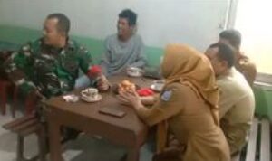 Babinsa Koramil 12/HP Tingkatkan Sinergi dengan Perangkat Desa di Hamparan Perak