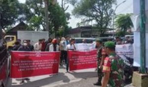 Babinsa Koramil 0201-02/MT Monitor Aksi Damai MARGA-SU di Gedung KPU Sumut