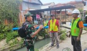 Perawatan Pipa PDAM di Kelurahan Gaharu Didukung Babinsa Koramil 0201-02/MT