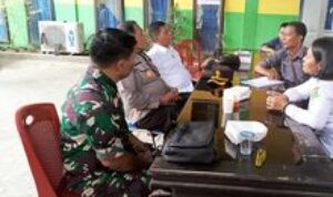 Menjelang Pilkada Serentak, Babinsa, Kapolsek, Sekcam Dan Lurah Melaksanakan Komsos