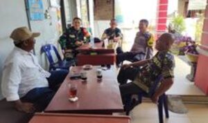 Babinsa Koramil 13/PST dan Bhabinkamtibmas Komsos dengan Perangkat Desa Sei Rotan