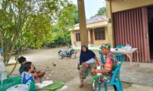 Jalin Keakraban, Babinsa Koramil 14/PB Lakukan Komsos dengan Warga Desa Jati Kesuma