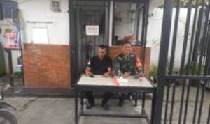 Wujudkan Wilayah Yang Aman Babinsa Koramil 07/ Medan Tuntungan Komsos Bersama Security Komplek