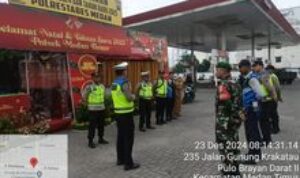 Babinsa Koramil 0201-02/MT Turut Dalam Pengamanan Natal dan Tahun Baru di Pos Cemara