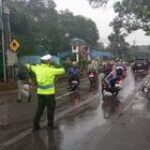 Curah Hujan Masih Tinggi, Polres Langkat Imbau Pengendara Utamakan Keselamatan di Jalan