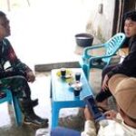 Babinsa Koramil 12/HP Bersama Warga Desa Selemak Bahas Solusi Banjir