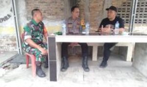 Babinsa Serma Suratno Jalin Silaturahmi Lewat Komsos di Kelurahan Tanjung Selamat
