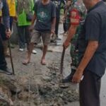 Gotong Royong Pembersihan Gorong-Gorong, Babinsa Marindal I Bantu Warga Cegah Banjir