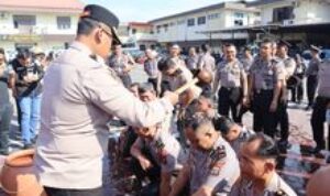 Kapolrestabes Medan Pimpin Upacara Kenaikan Pangkat dan Wisuda Purna Bakti Personel
