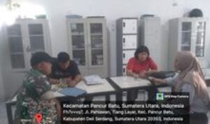 Babinsa Koramil 0201-14/PB Jalin Komsos dengan Perangkat Desa Hulu Pancur Batu