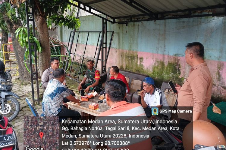 Babinsa dan Bhabinkamtibmas Gelar Komsos di Kelurahan Tegal Sari II